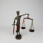 Pirinç Adalet Heykeli